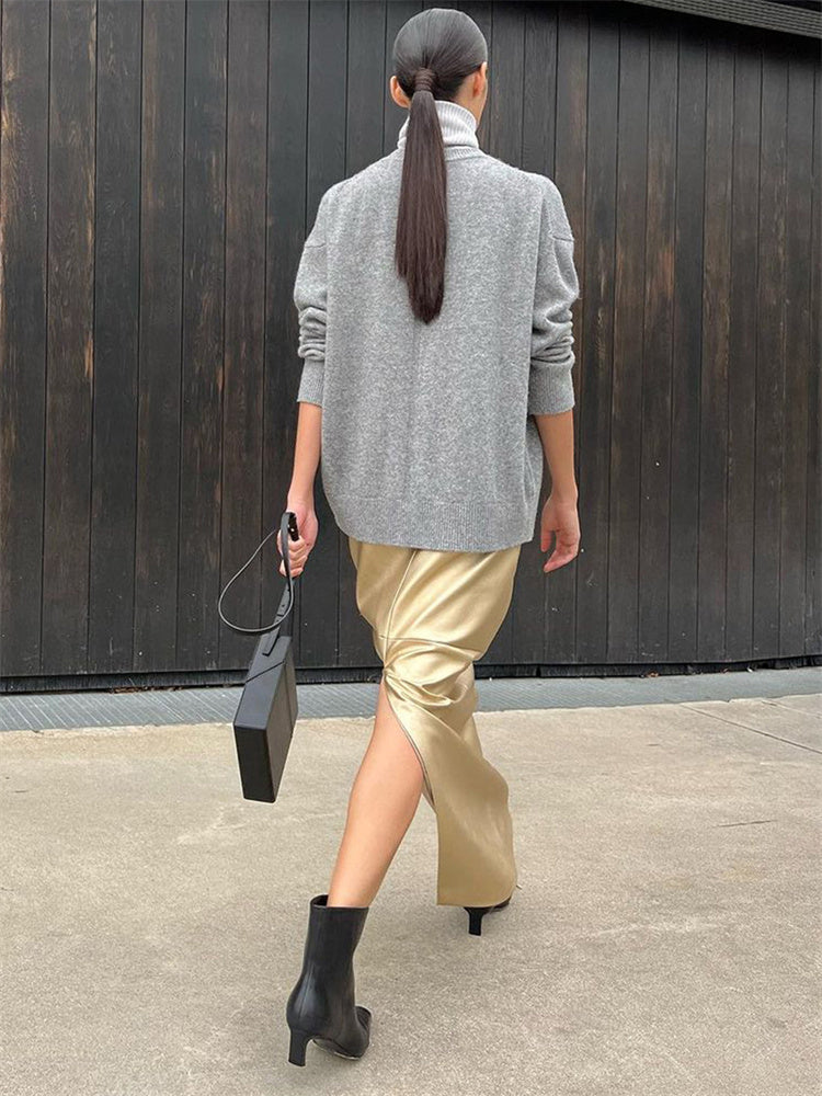 Effortlessly Elegant Garment with a Timeless Design