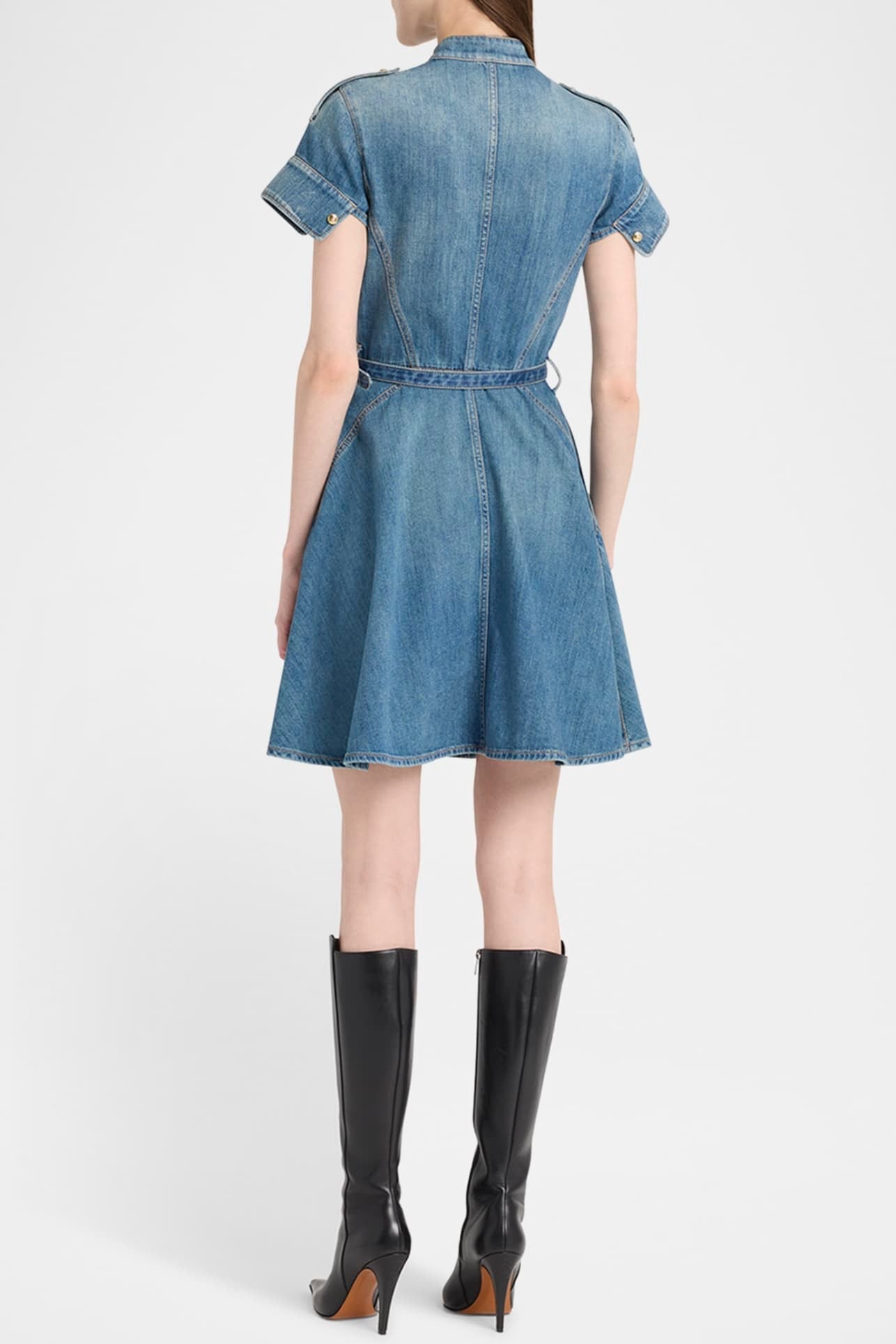 Well Tailored Dress with a Graceful Silhouette
