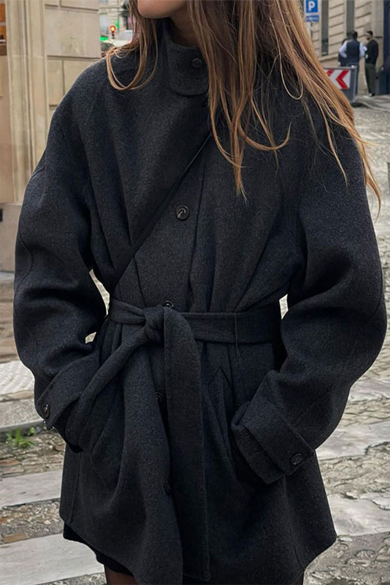 Effortlessly Elegant Garment with a Timeless Design