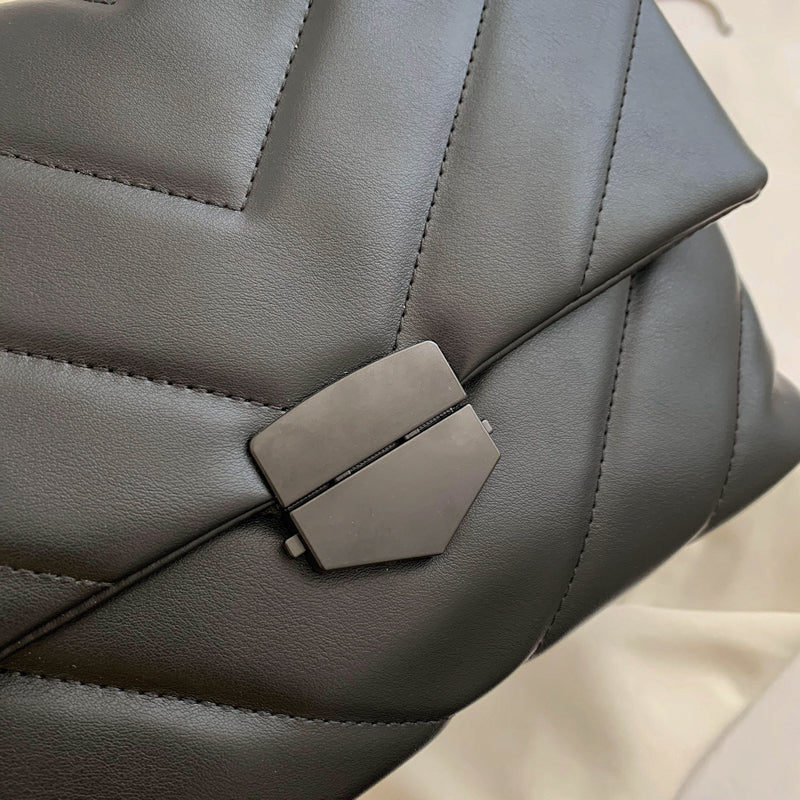 Polished Bag with an Effortless Classic Look