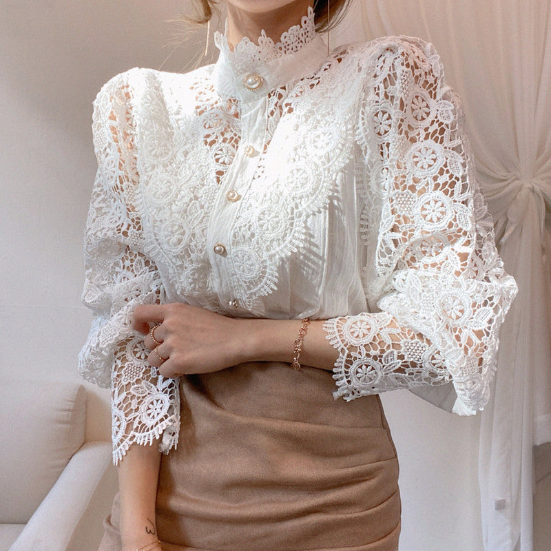 Effortlessly Elegant Blouse with a Timeless Design