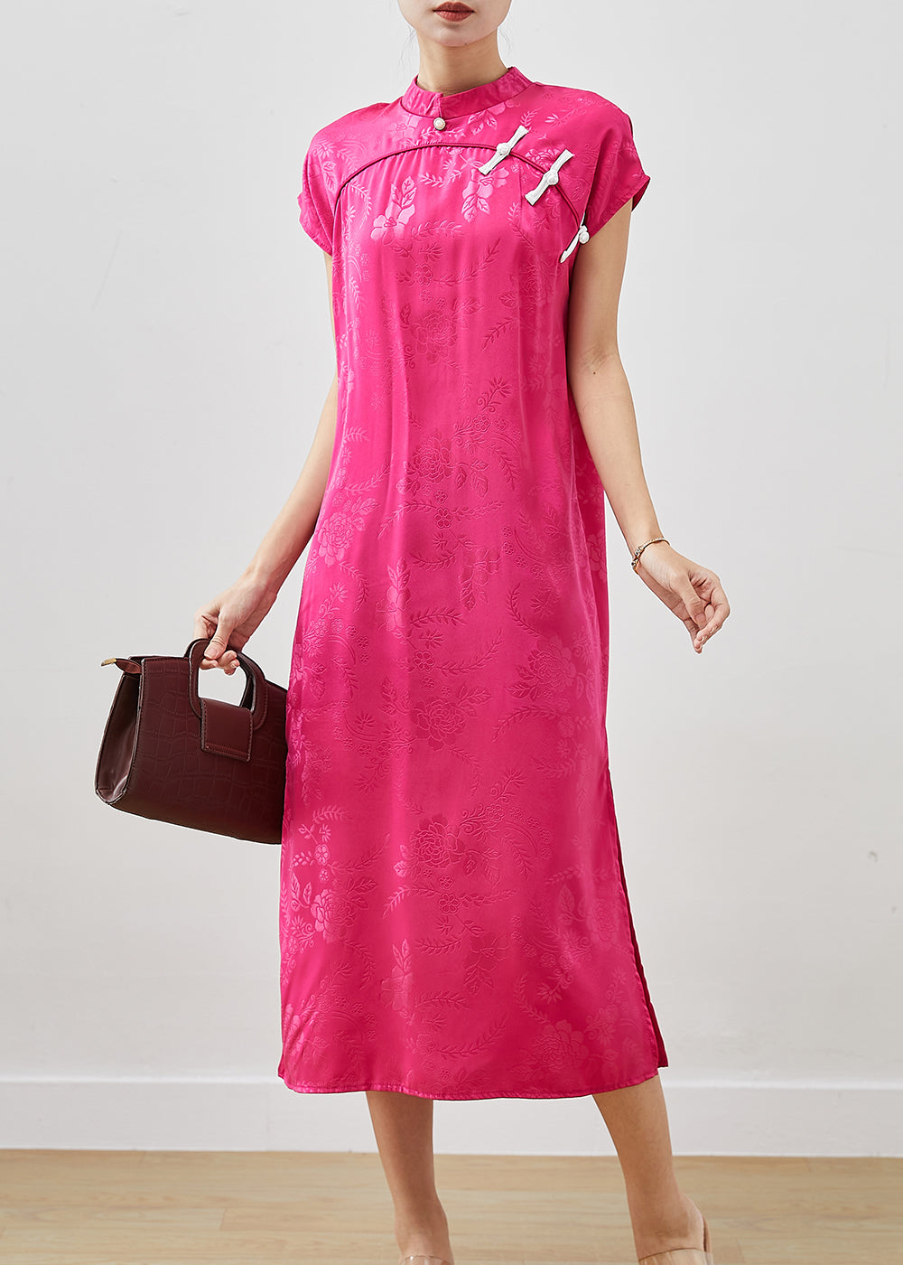 Beautifully Finished Dress in a Timeless Design