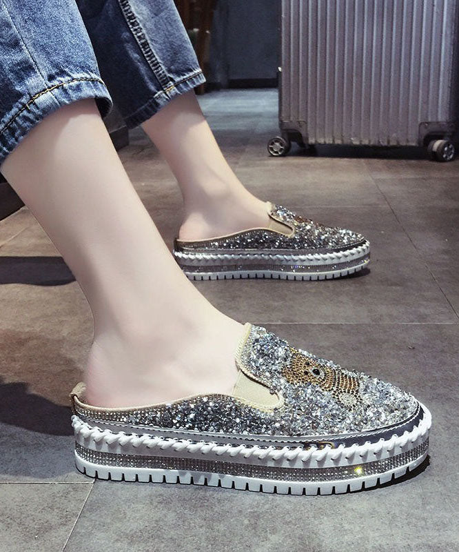 Well Tailored Sandals with a Graceful Silhouette