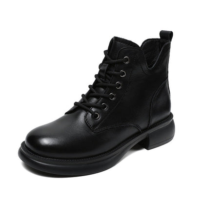 Effortlessly Elegant Boots with a Timeless Design