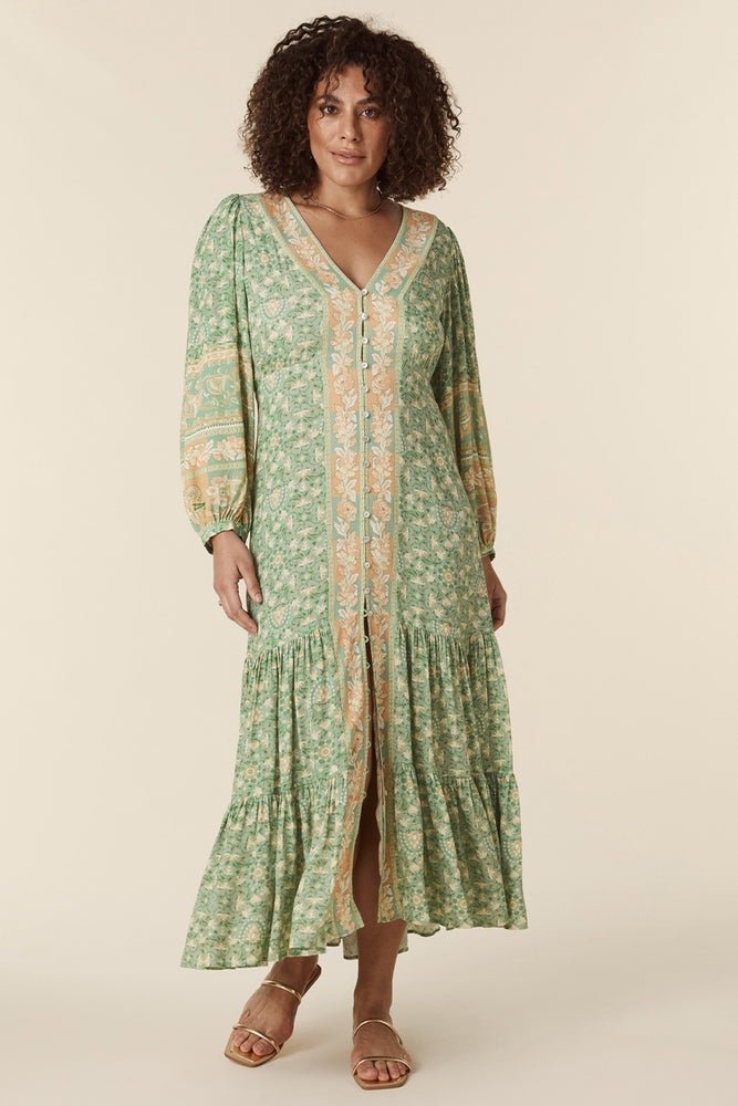 Classic Vintage Dress with a Flattering Fit