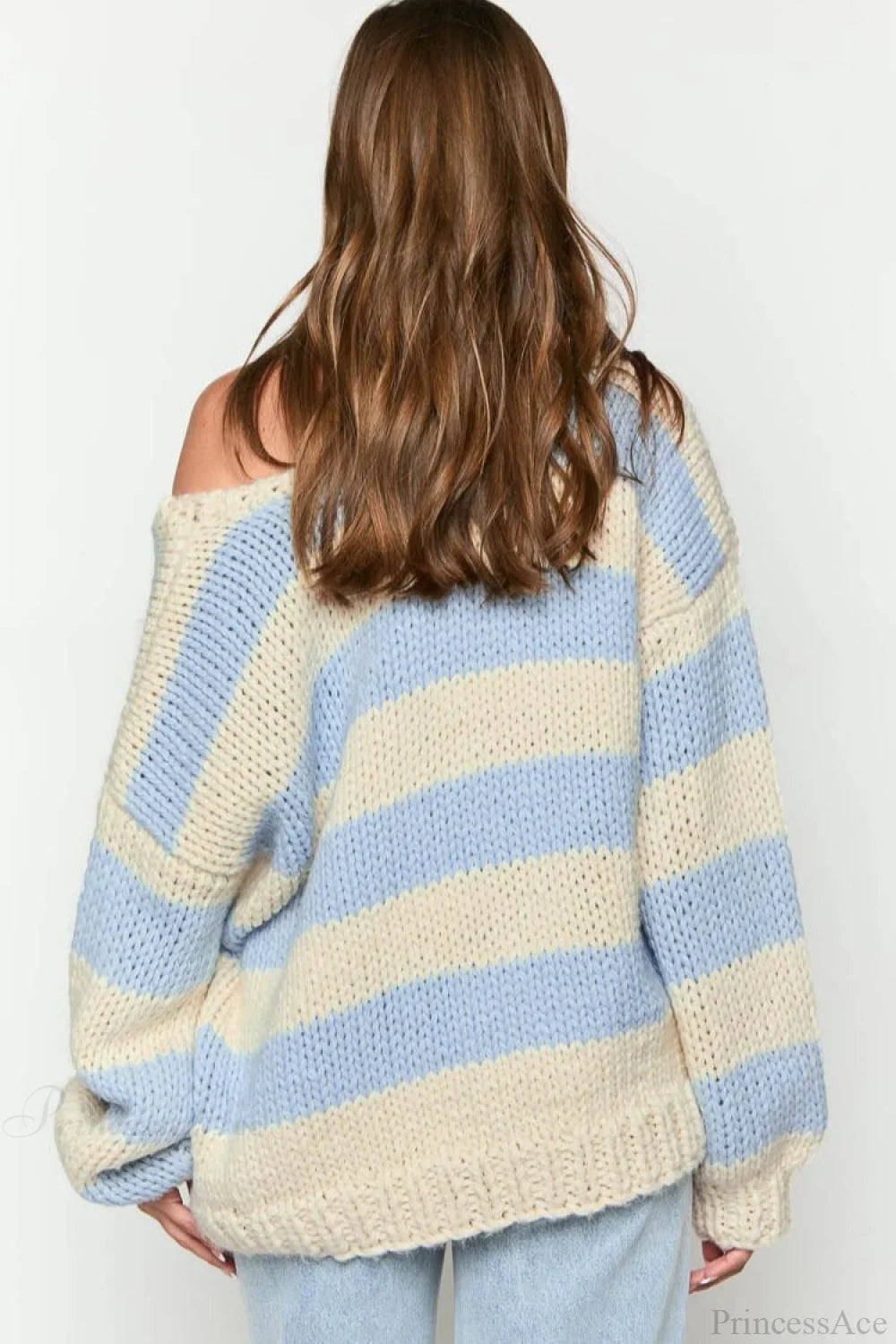 Effortlessly Elegant Sweater with a Timeless Design