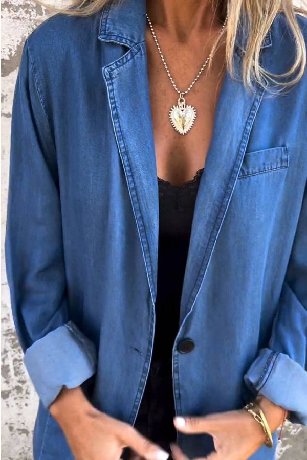 Classic Vintage Jacket with a Flattering Fit