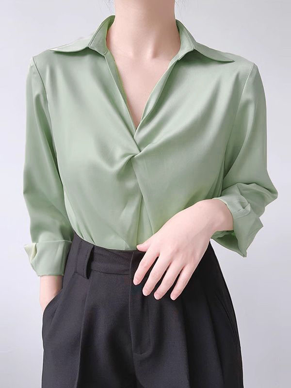 Beautifully Crafted Blouse in a Classic Style