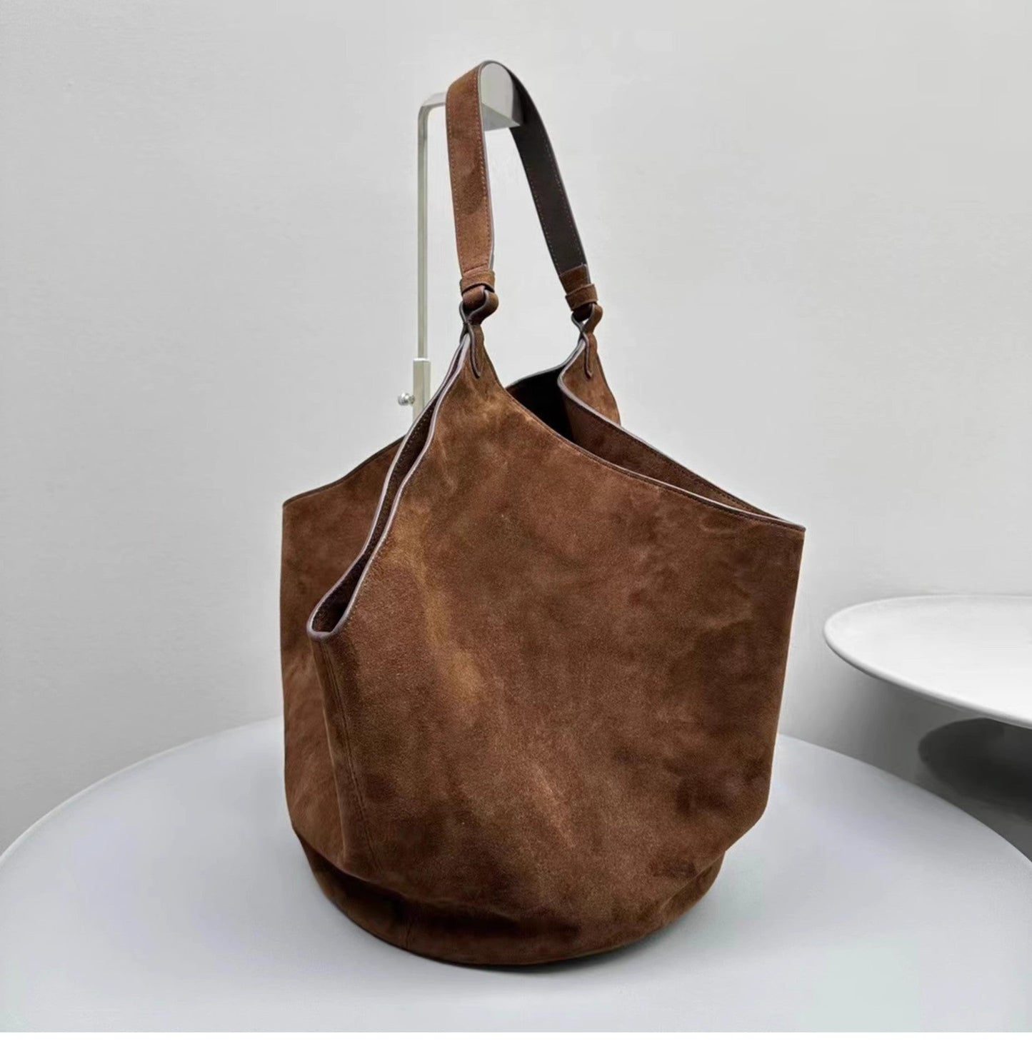 Gracefully Styled Bag for Any Occasion