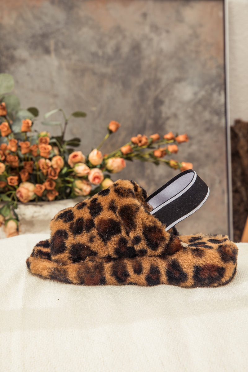 Effortlessly Elegant Sandals with a Timeless Design