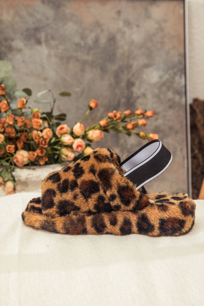 Effortlessly Elegant Sandals with a Timeless Design