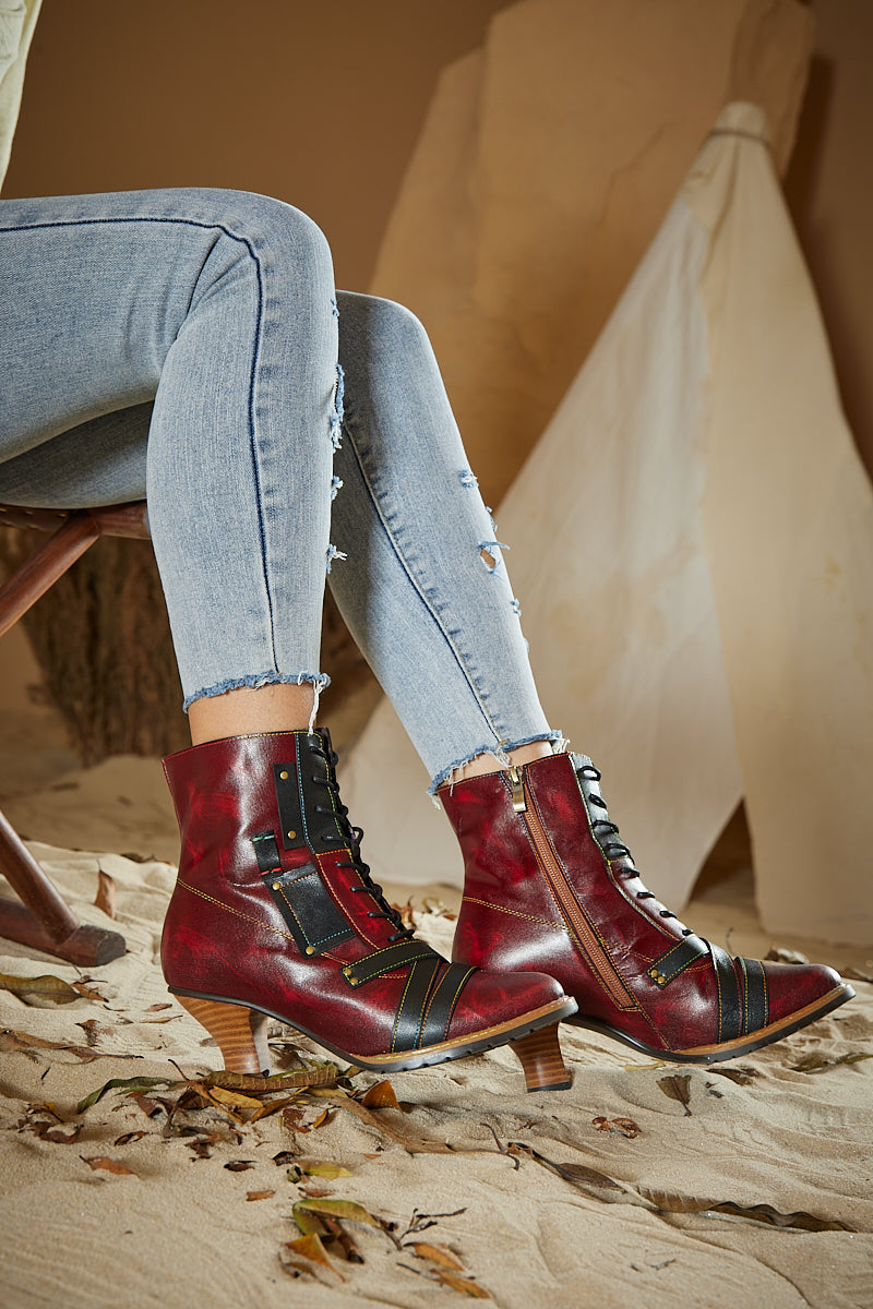 Effortlessly Elegant Boots with a Timeless Design