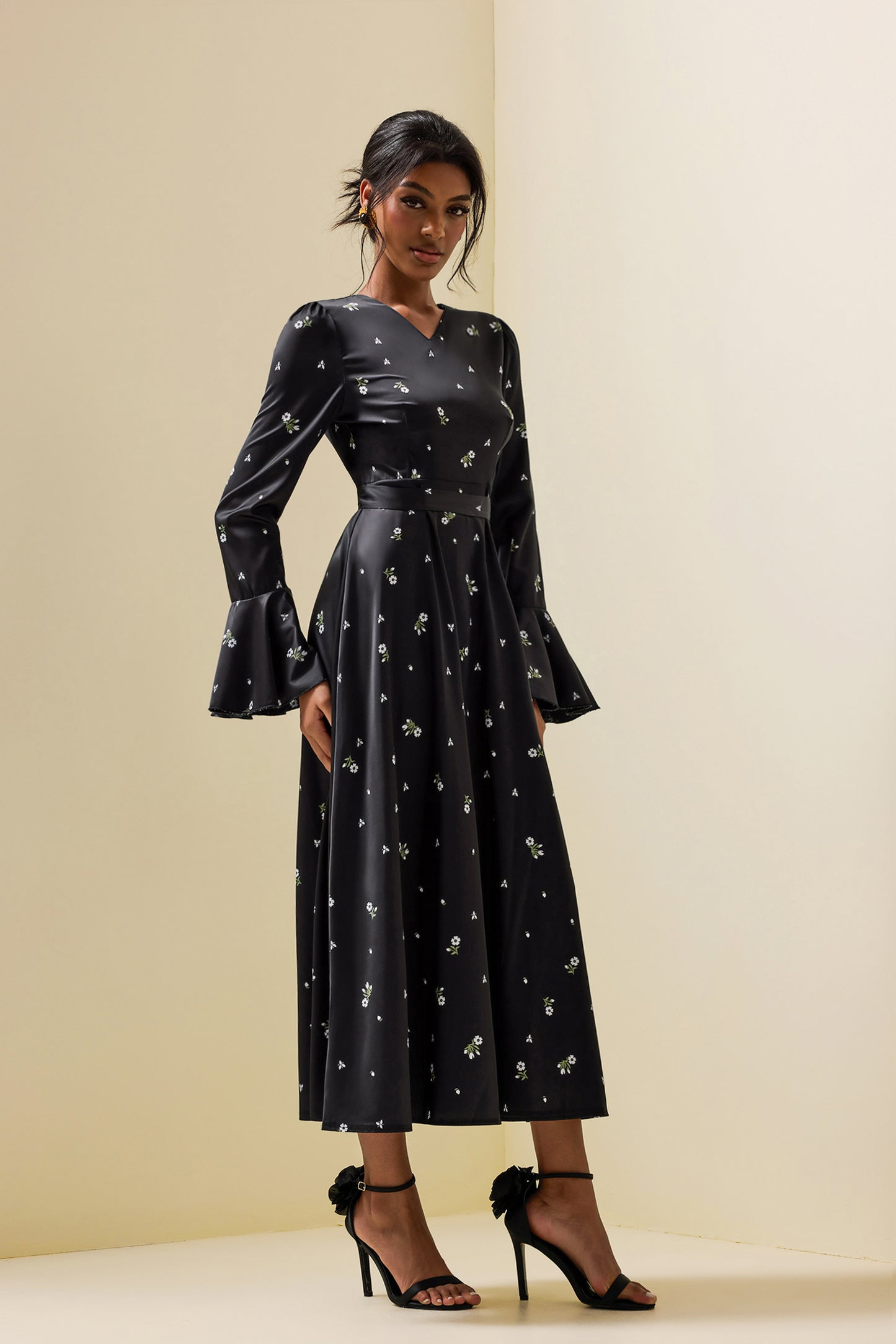Classic Vintage Dress with a Flattering Fit