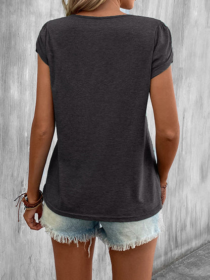Effortlessly Elegant T-Shirt with a Timeless Design