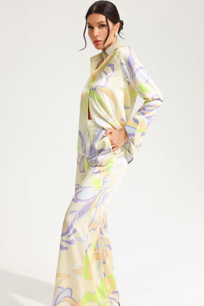 Effortlessly Elegant Garment with a Timeless Design