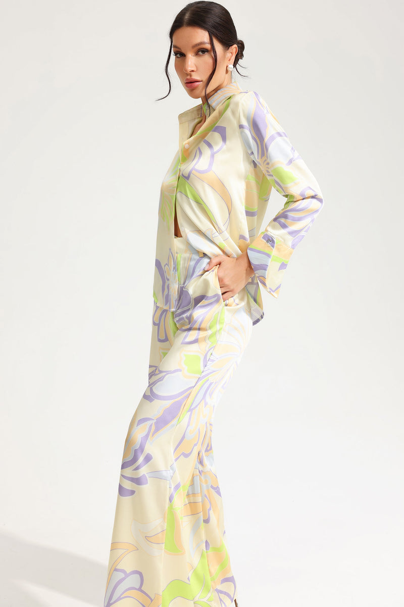 Effortlessly Elegant Garment with a Timeless Design