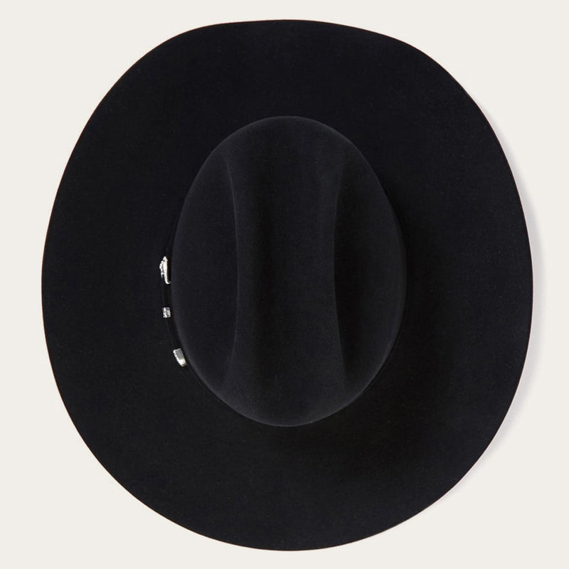 Well Tailored Garment with a Graceful Silhouette