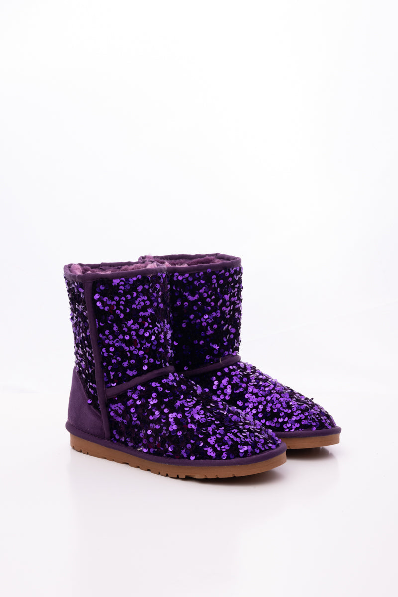 Well Tailored Boots with a Graceful Silhouette