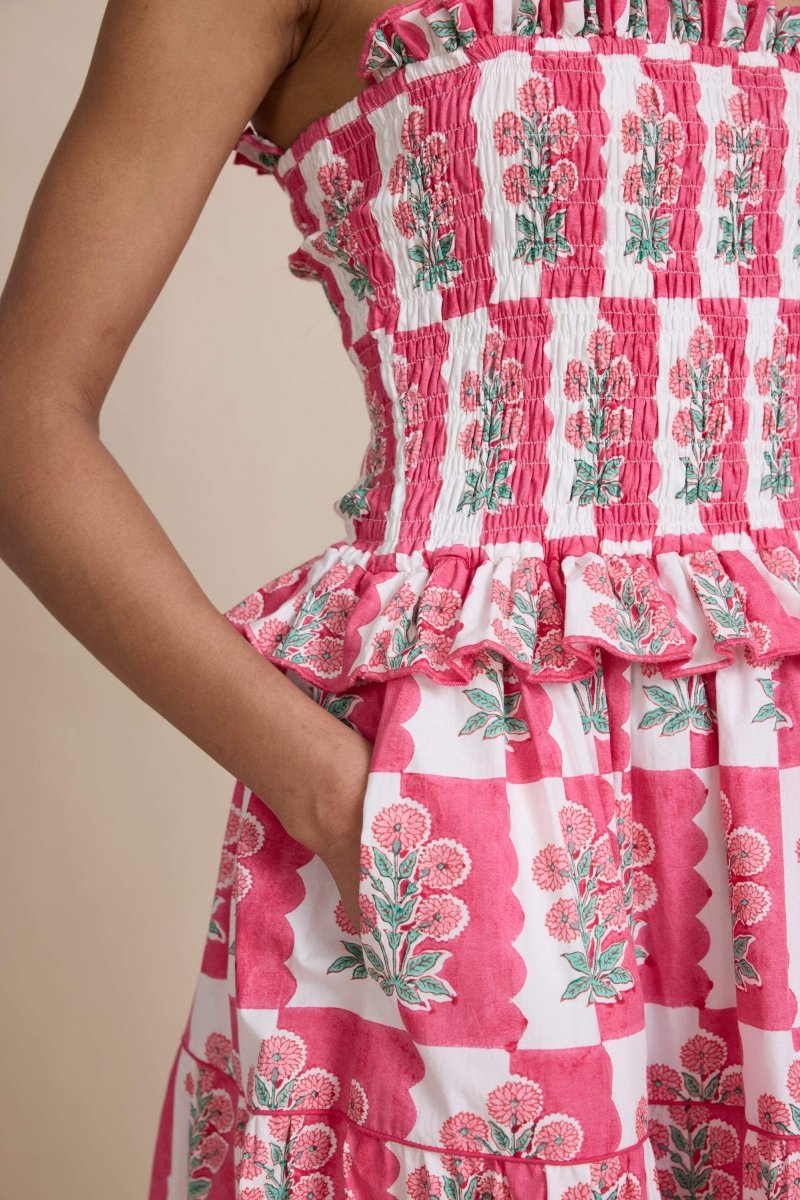 Beautifully Finished Dress in a Timeless Design