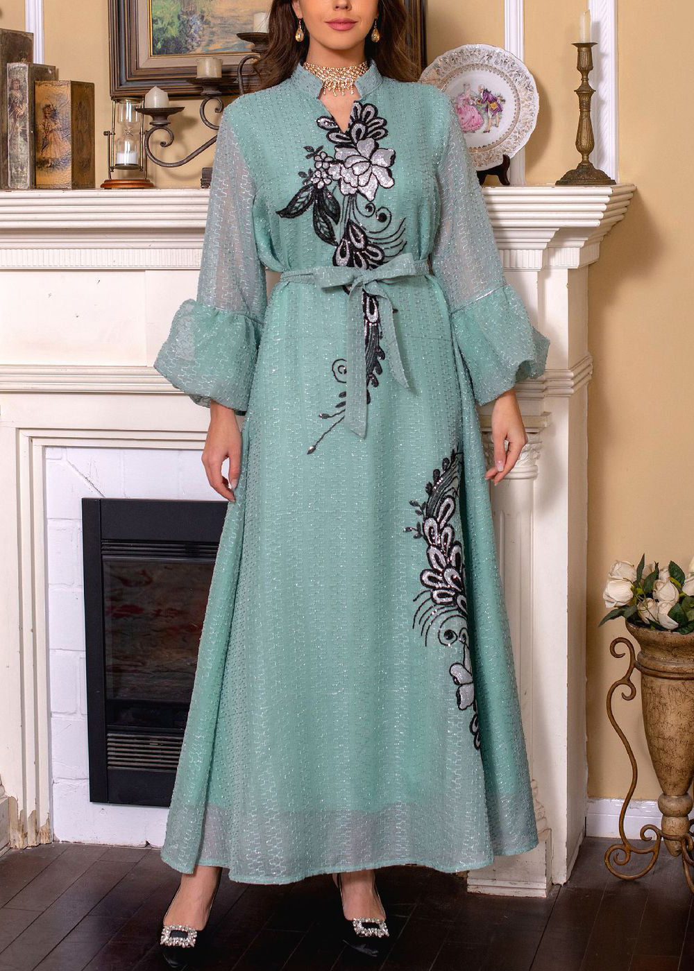Effortlessly Elegant Dress with a Timeless Design