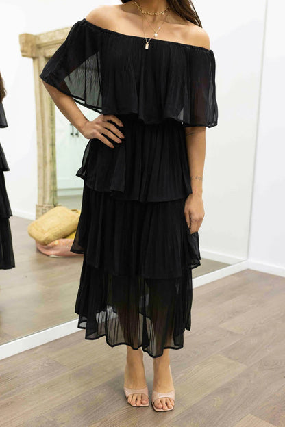 Well Tailored Dress with a Graceful Silhouette