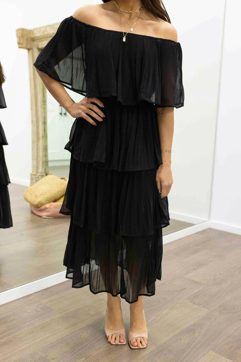 Well Tailored Dress with a Graceful Silhouette
