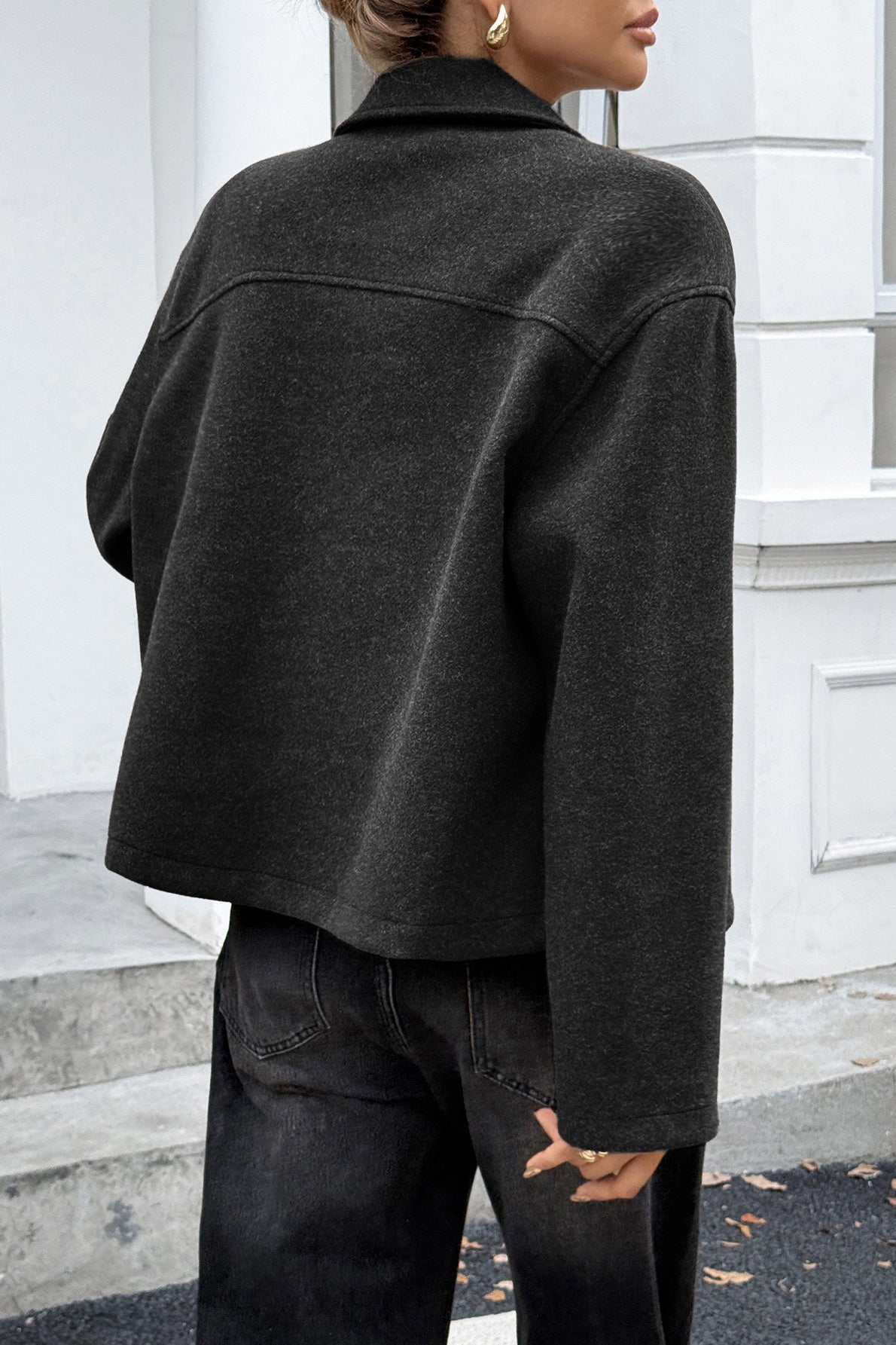 Well Tailored Jacket with a Graceful Silhouette