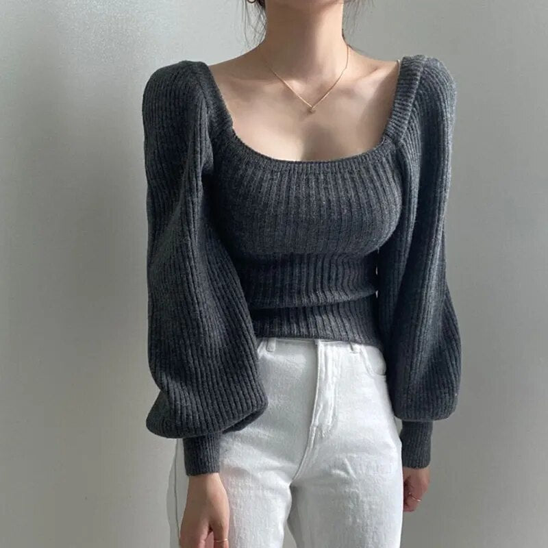 Well Tailored Sweater with a Graceful Silhouette
