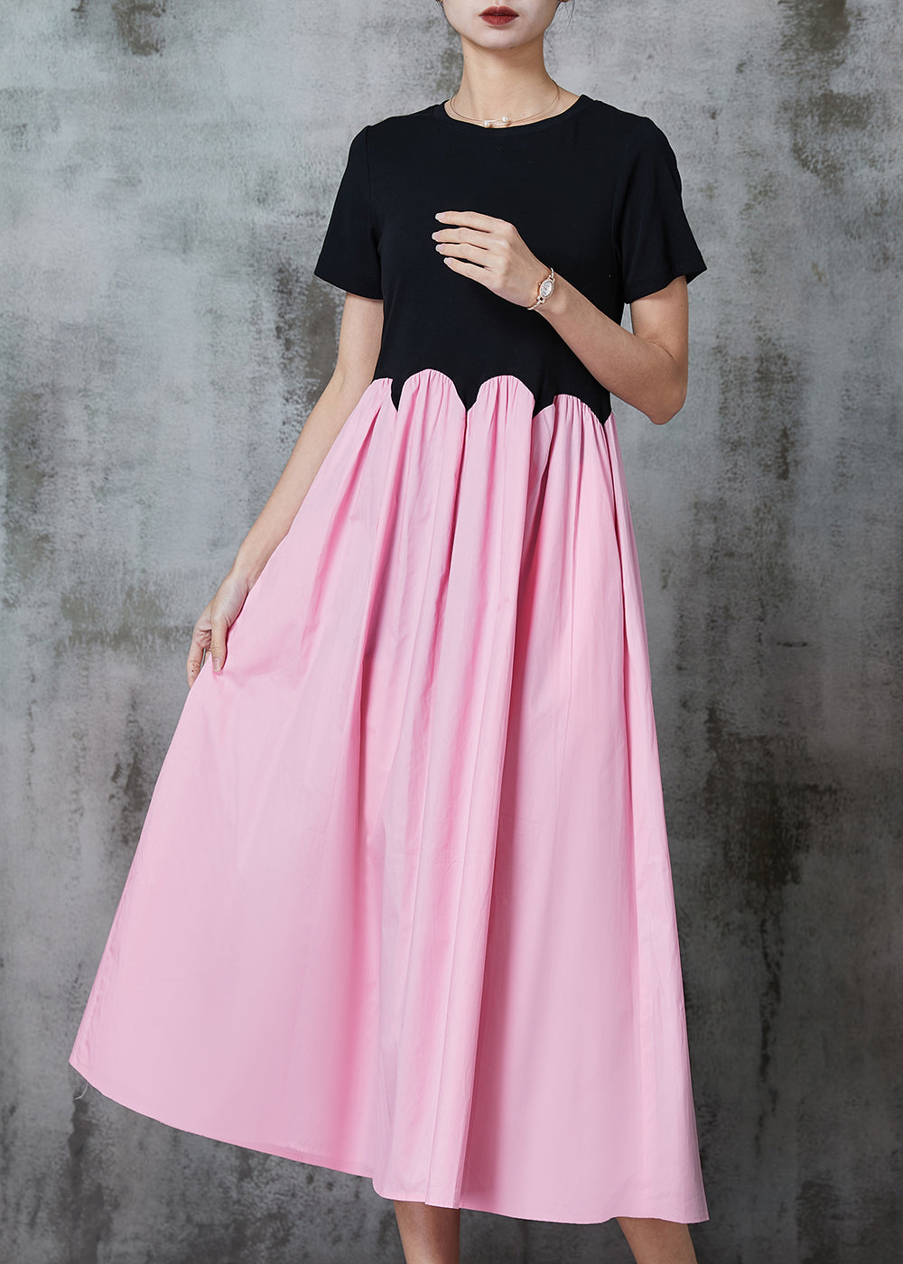 Effortlessly Elegant Dress with a Timeless Design