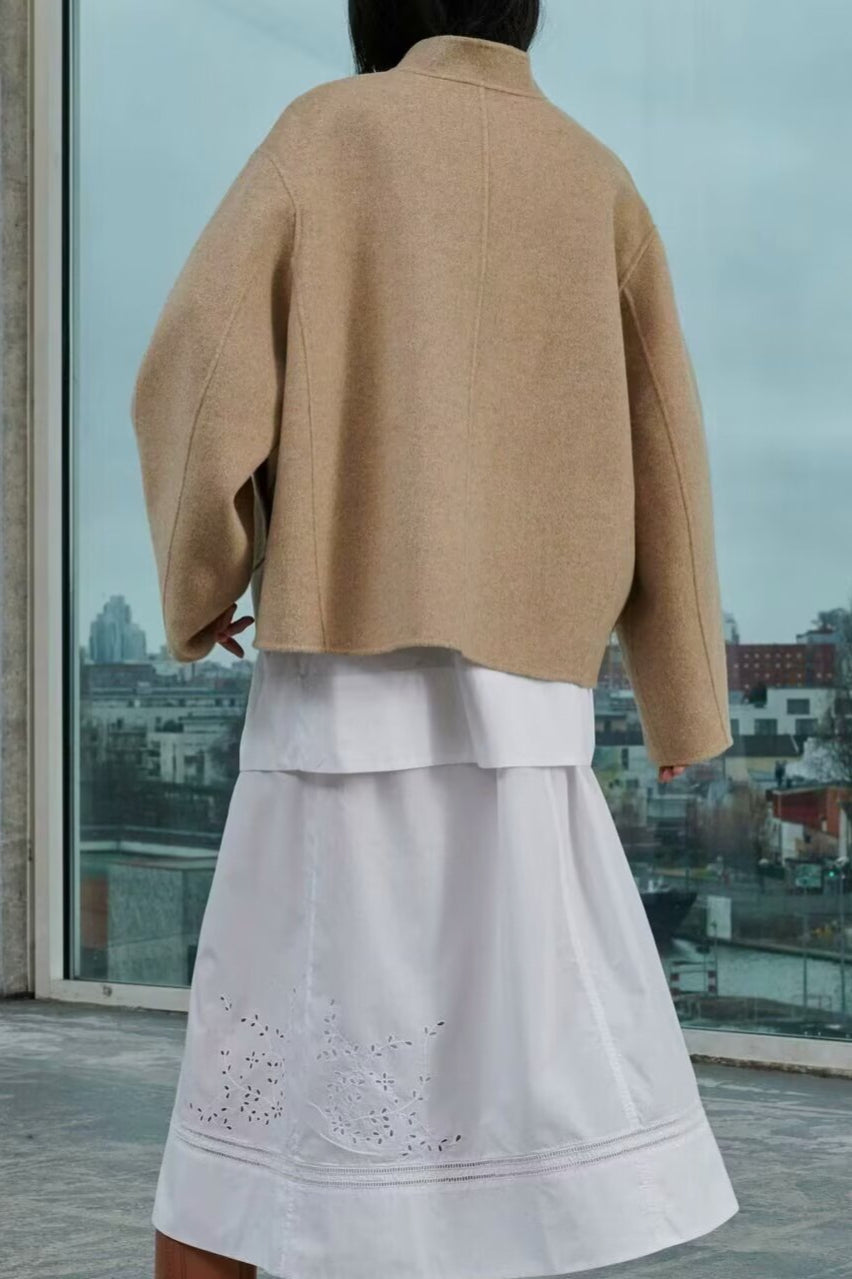 Effortlessly Elegant Coat with a Timeless Design