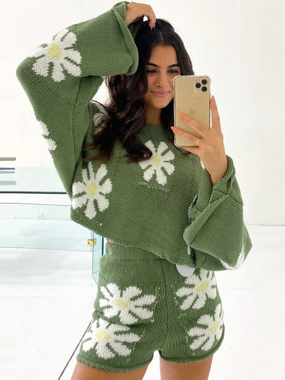 Well Tailored Sweater with a Graceful Silhouette