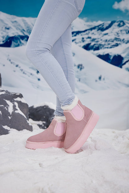 Beautifully Finished Boots in a Timeless Design