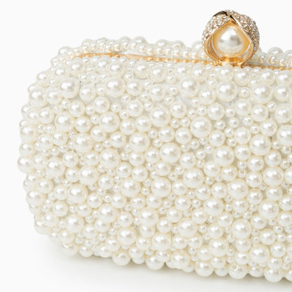 Well Tailored Bag with a Graceful Silhouette