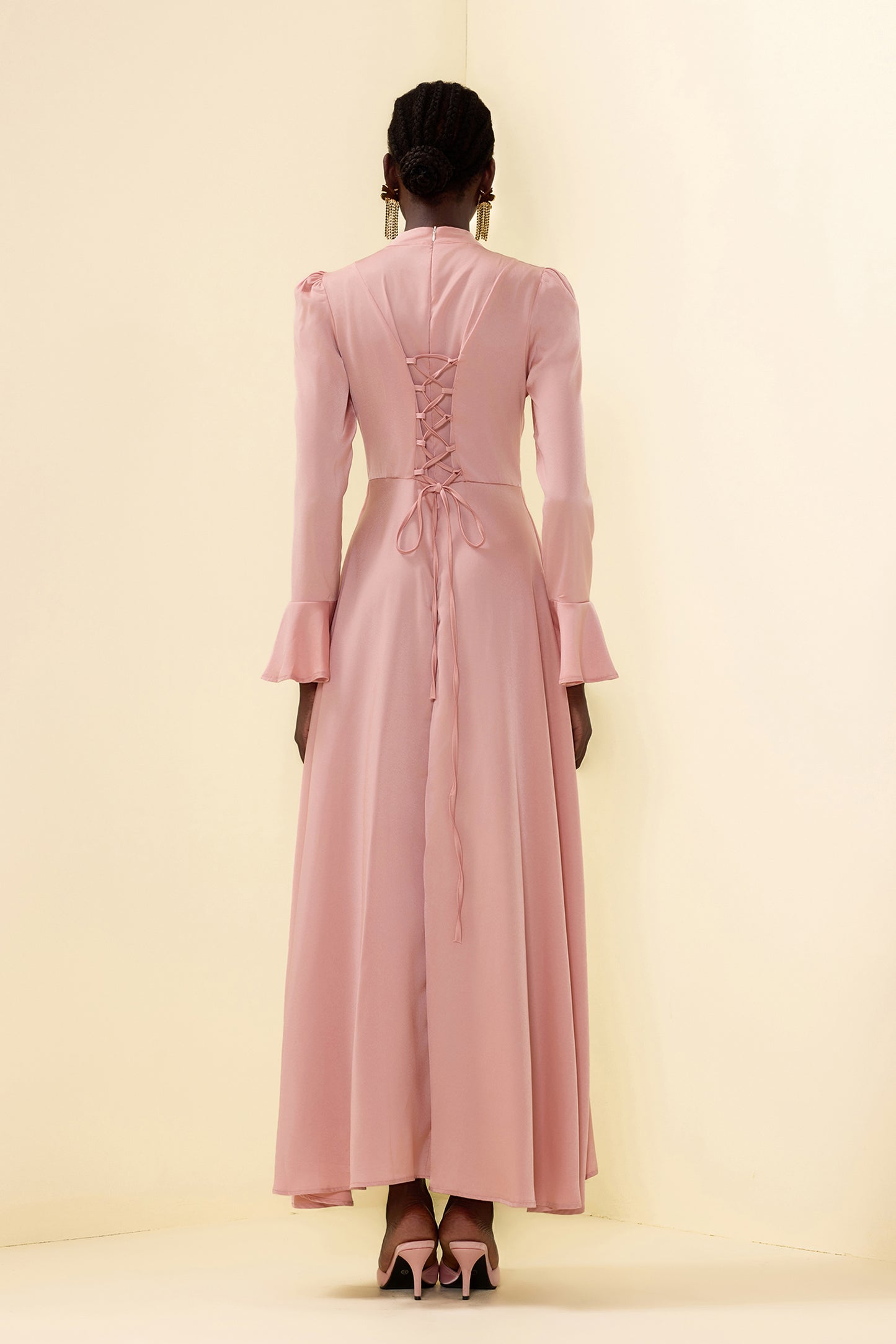 Beautifully Finished Dress in a Timeless Design