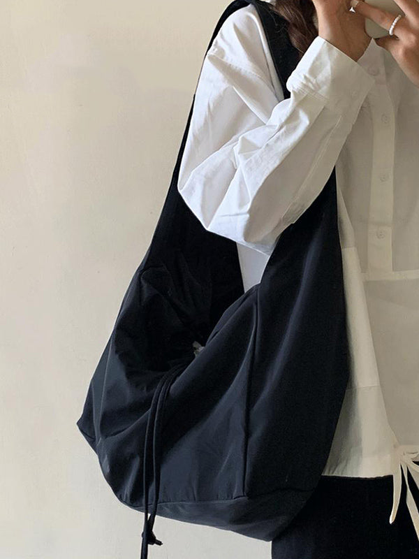Well Tailored Bag with a Graceful Silhouette