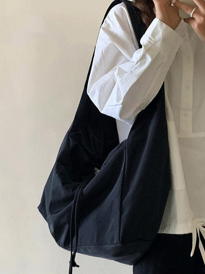 Well Tailored Bag with a Graceful Silhouette