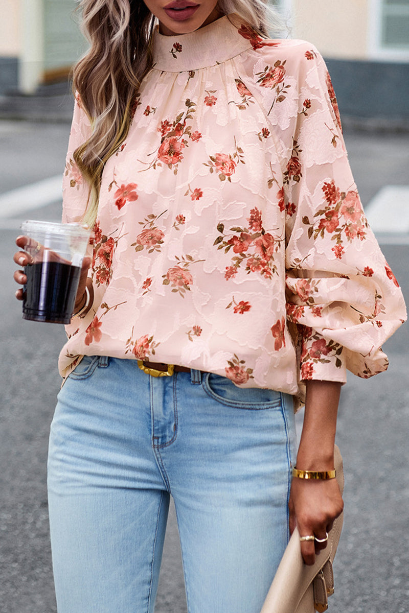 Well Tailored Top with a Graceful Silhouette