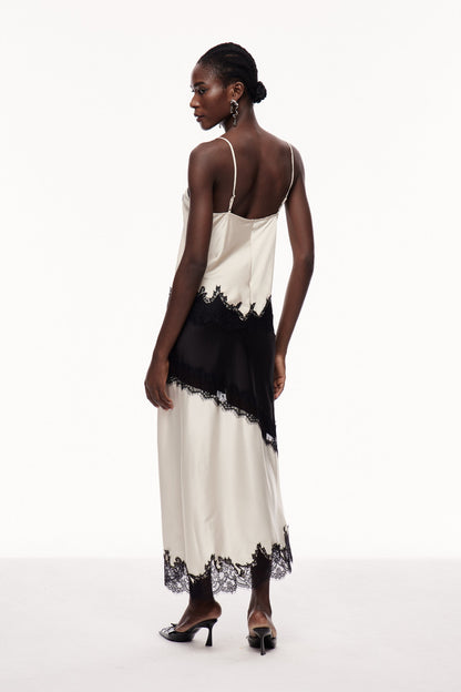 Beautifully Finished Garment in a Timeless Design