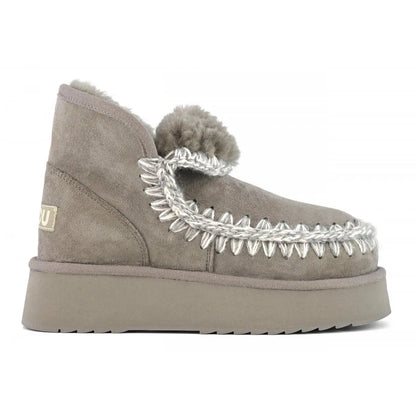 Polished Boots with an Effortless Classic Look