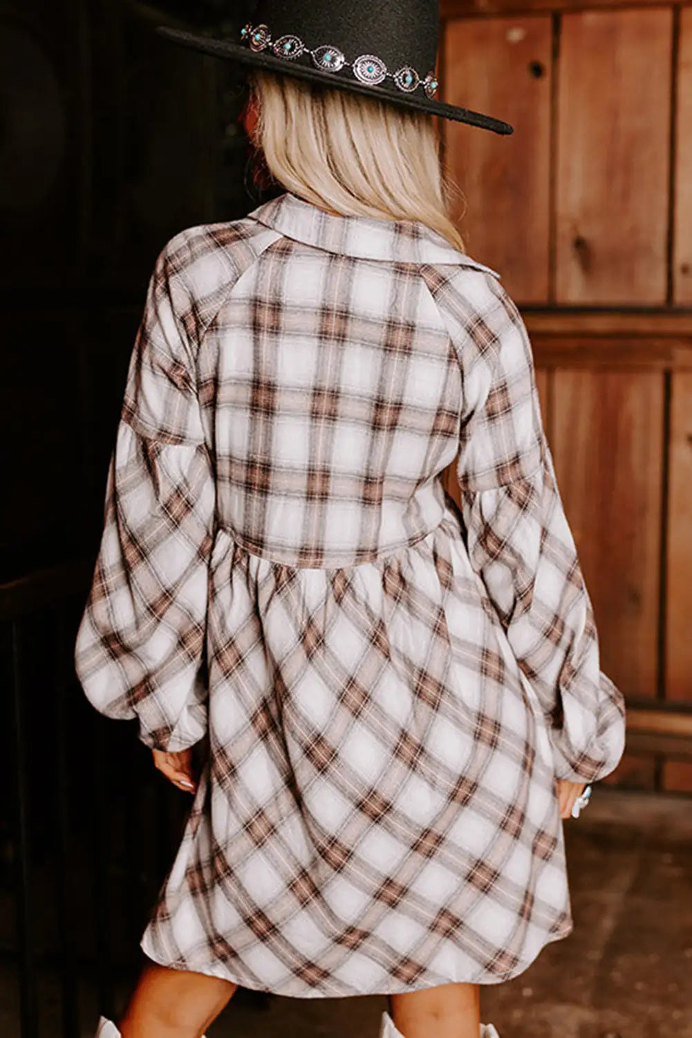 Beautifully Finished Dress in a Timeless Design