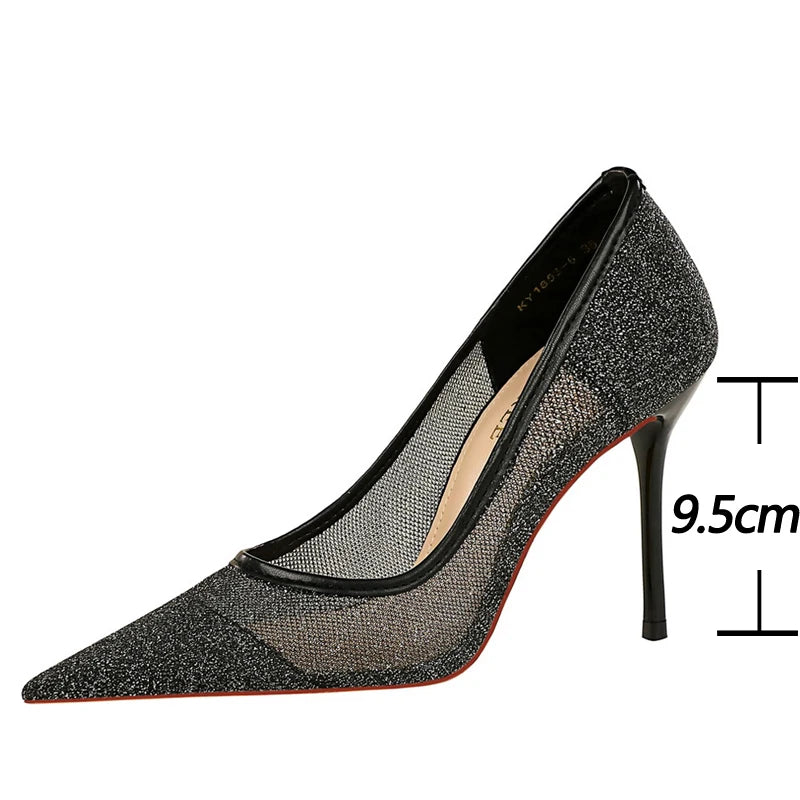 Well Tailored Shoes with a Graceful Silhouette