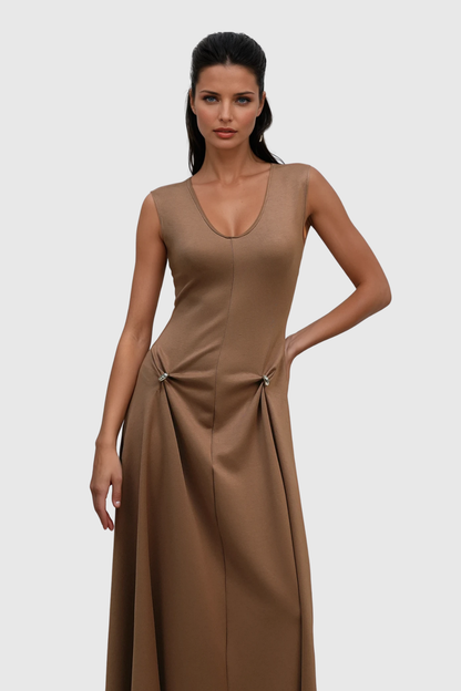 Beautifully Finished Dress in a Timeless Design
