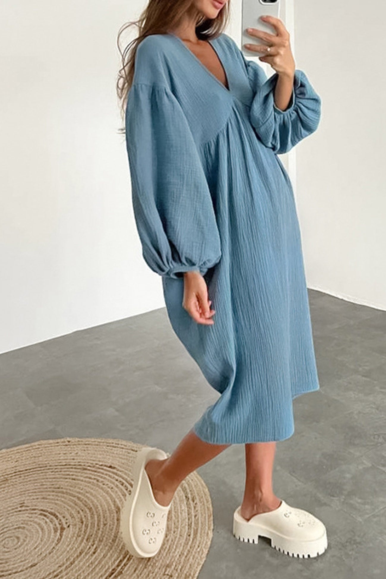 Well Tailored Dress with a Graceful Silhouette