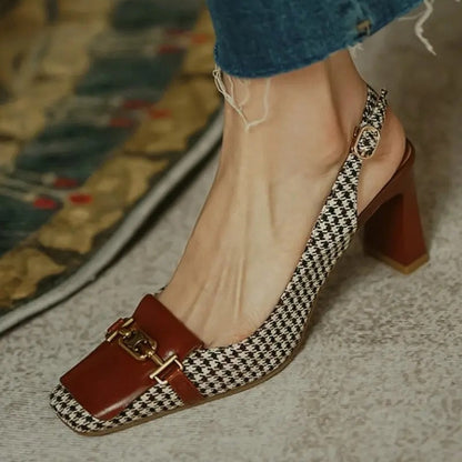 Effortlessly Elegant Sandals with a Timeless Design