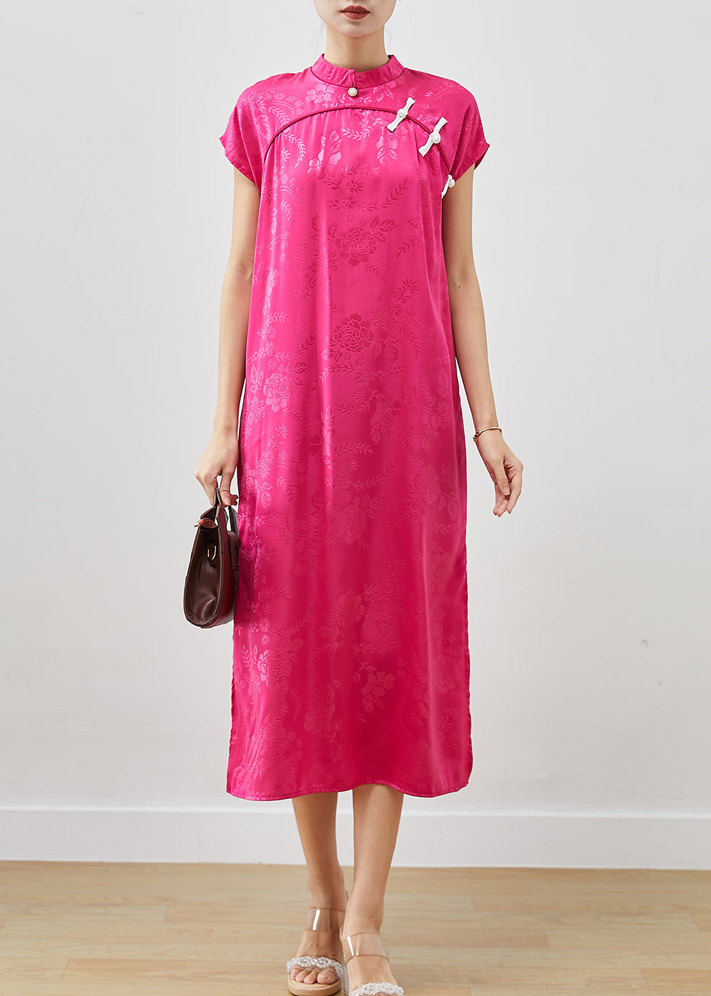 Beautifully Finished Dress in a Timeless Design