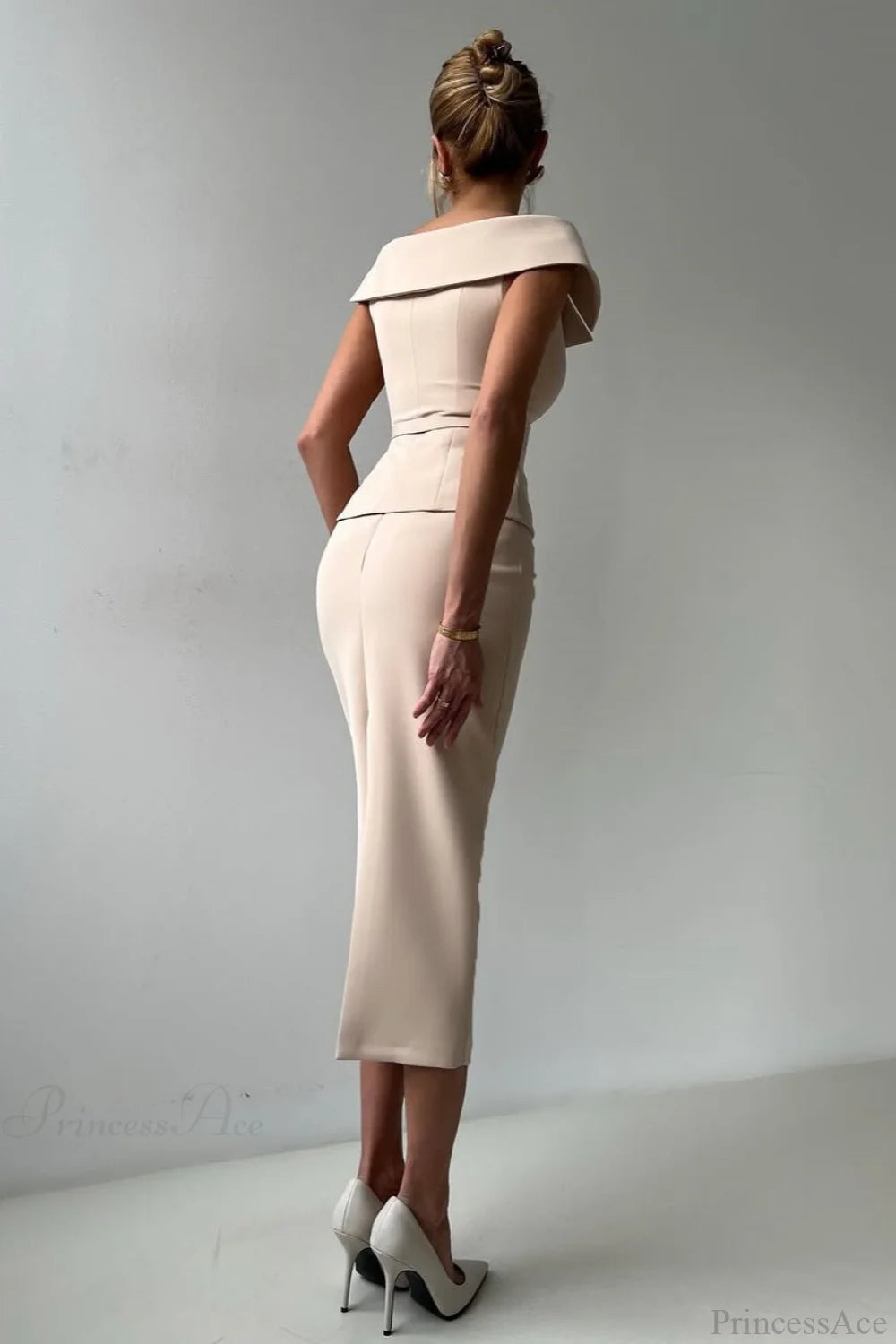 Beautifully Finished Garment in a Timeless Design
