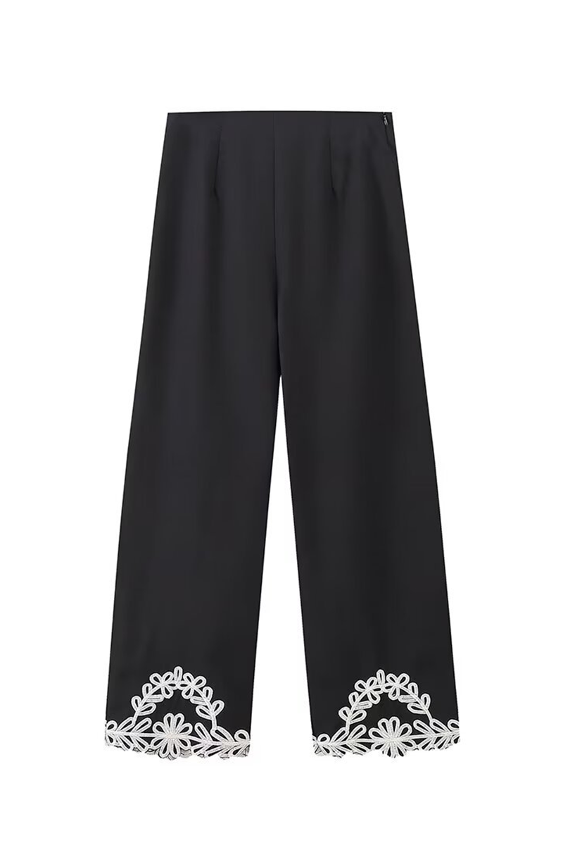 Effortlessly Elegant Garment with a Timeless Design