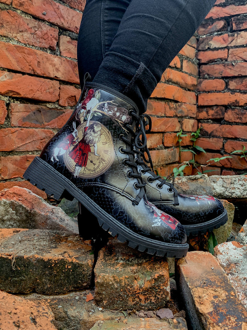 Well Tailored Boots with a Graceful Silhouette