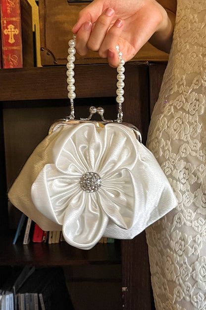 Well Tailored Bag with a Graceful Silhouette