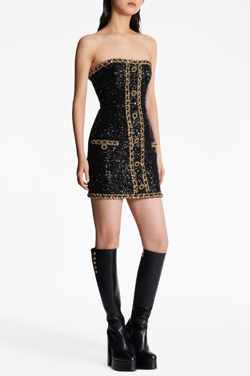 Well Tailored Dress with a Graceful Silhouette